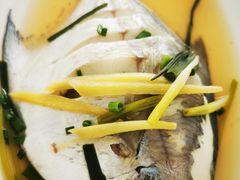 清蒸鲳鱼-海月湾海景餐厅( 嵊泗本地老字号店)