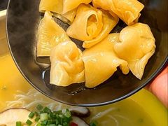 -鲜入唯煮·港式海鲜牛肉火锅(金宝街店)