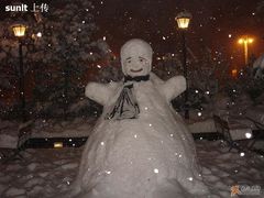 阁楼外面的巨大雪人-宝莱纳啤酒花园餐厅PAULANER BRAUHAUS Nanjing(广州路店)