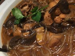小鸡炖蘑菇-上关雪東北菜(中房金谊店)