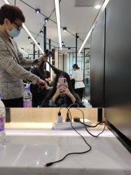 -HAIR CORNER