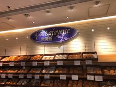 面包甜点陈列柜-老佛爷饼店