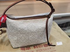 -爱革·洗衣改衣·洗鞋修鞋·洗包修包·奢侈品护理(宝地广场店)