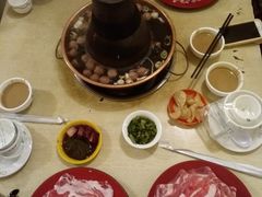 -洞庭洲·防空洞火锅·烧烤·铜锅涮肉(新百广场店)