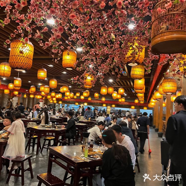 小街天府｜我原称之为洛阳最好吃的小吃街[爱心]