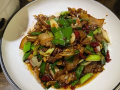 大蒜辣椒炒猪脸肉-何氏排骨(左家塘店)