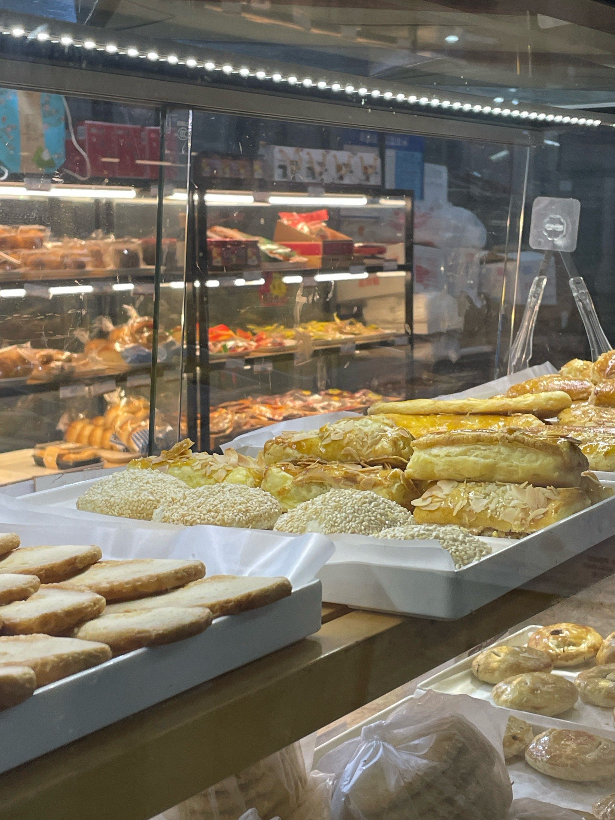 地铁站里的长发西饼屋