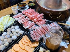 -果松木炭酸菜铜火锅·外婆参鸡汤