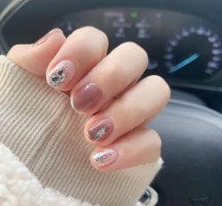 -海豚湾美甲美睫店