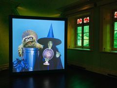 -Nathalie Djurberg与Hans Berg“牛皮纸包裹的月亮”-Prada荣宅当季展览