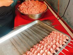 -烤肉小伙烤肉店