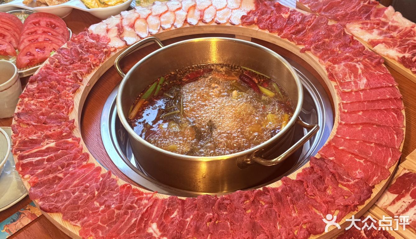 「酸菜牛肉锅,辣中带鲜,像丽江的风一样自由」