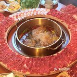 「酸菜牛肉锅,辣中带鲜,像丽江的风一样自由」