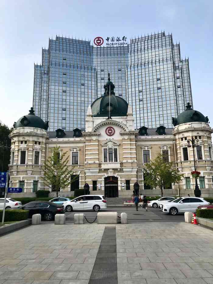 《暖暖》 位于中山广场的开放式公园
