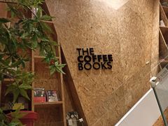 -新华里咖啡书吧(新华书店小寨店)