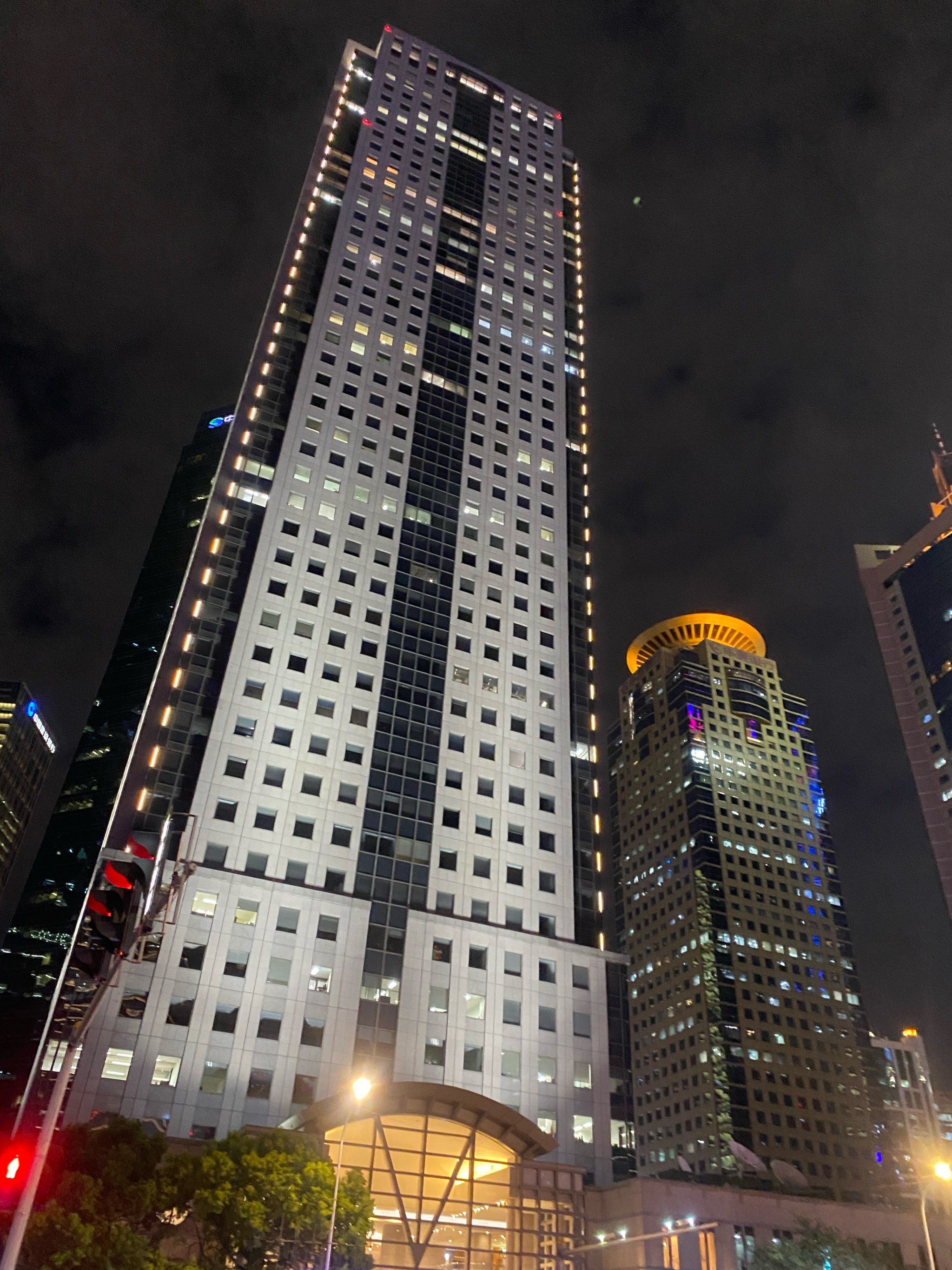 夜幕下的恒生大楼,舒适且松弛～～
◆恒生大楼是陆家嘴地标建筑之一