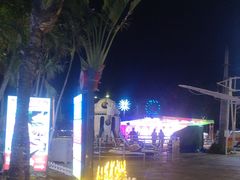 -亚龙湾亚泰商业街