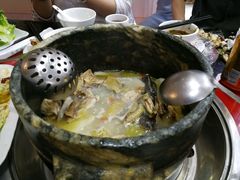 -南渝食府.墨脱石锅松茸鸡