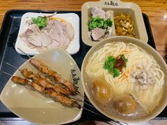 -亮亮面馆(经六路店)