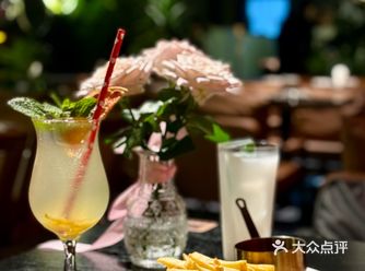 风有约花不误，与彤·音乐餐酒吧的浪漫约会