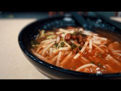 酸辣笋尖粉-龙记桂林米粉(财满街店)