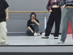 -单色舞蹈