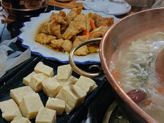 -果松木炭酸菜铜火锅·外婆参鸡汤