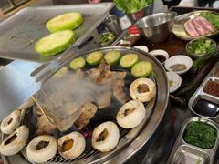 -围炉肉舍•炭烤活鳗•丹东海鲜烤肉(步行街店)