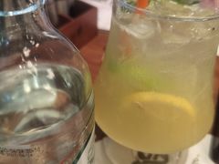 招牌香槟柠檬气泡-一沙一城·岩烤牛扒(深圳首店)