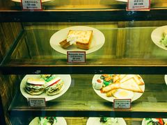 面包甜点陈列柜-漫咖啡(红唐店)