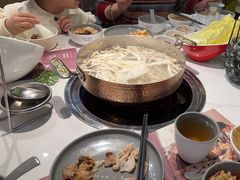 -洪氏嗨捞·广东猪肚鸡·椰子鸡火锅(西咸万象城店)