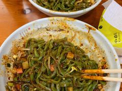 油泼+杂酱面-手擀菠菜面(西康路店)