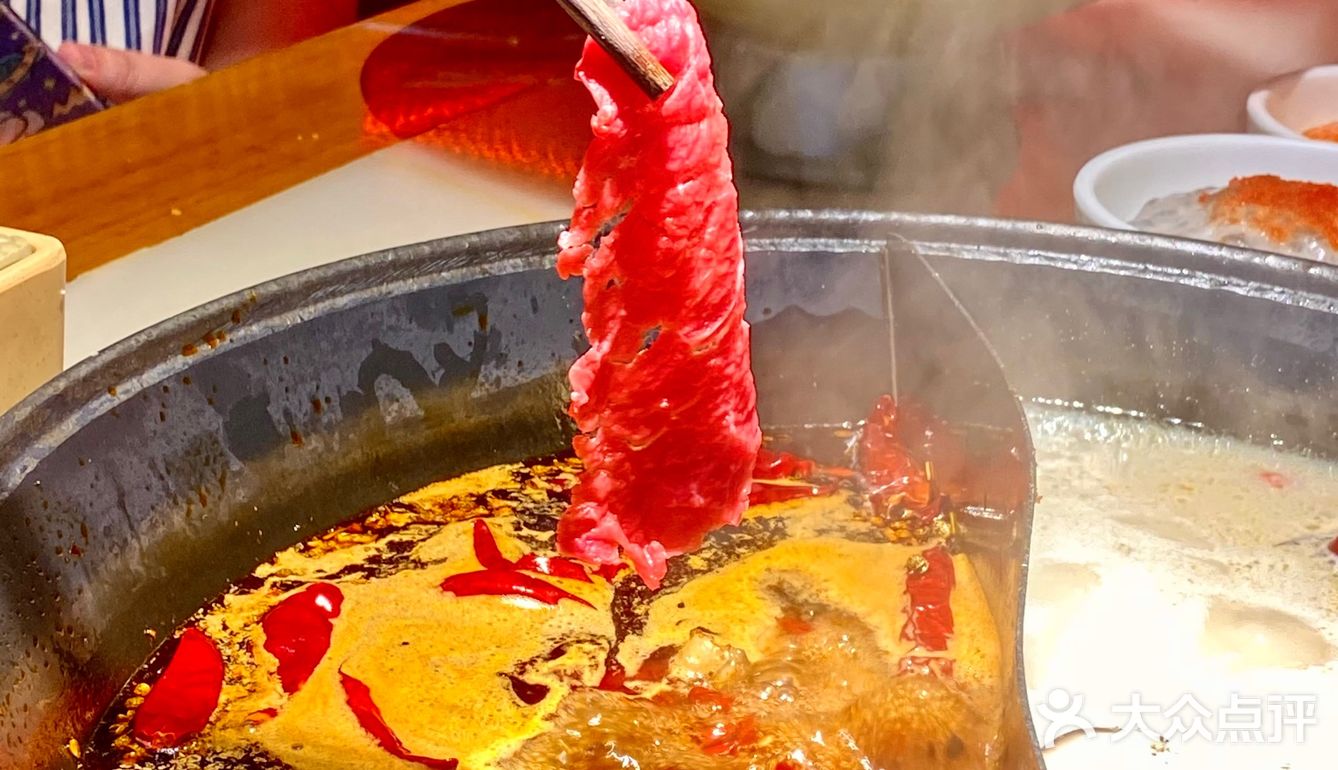 🙌🏻杭州西湖边的宝藏火锅店，千万不要错过它家的限定龙井虾滑‼️