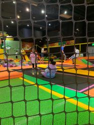 -蹦蹦跳跳(新奥购物中心店)