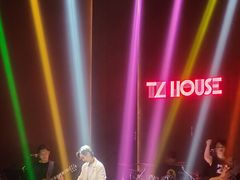 -TZ House音乐现场(来福士中心店)