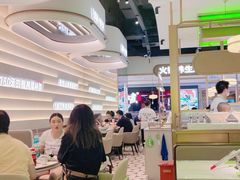 大堂-洪氏嗨捞·广东猪肚鸡·椰子鸡火锅(西咸万象城店)