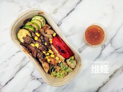 牛肉鸡排时蔬杂粮-POKEE VIA&Brunch·维娅(重庆来福士店)