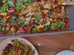 湖南腊鲢鱼-有红鸡毛店·川菜(建设路店)