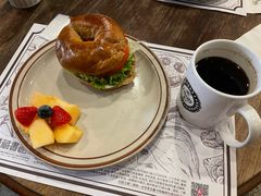 牛油果三文鱼贝果-藏书馆咖啡LibraryCoffee·Bistro(牡丹园店)