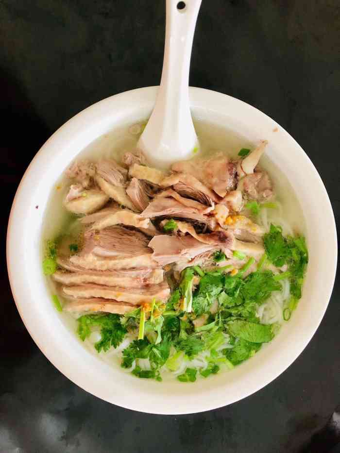 洲记·新亨鹅肉粿条-"来的时候不是饭点,店里只有老板夫妇俩在玩.