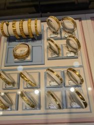 -六桂福珠宝(二百大楼店)