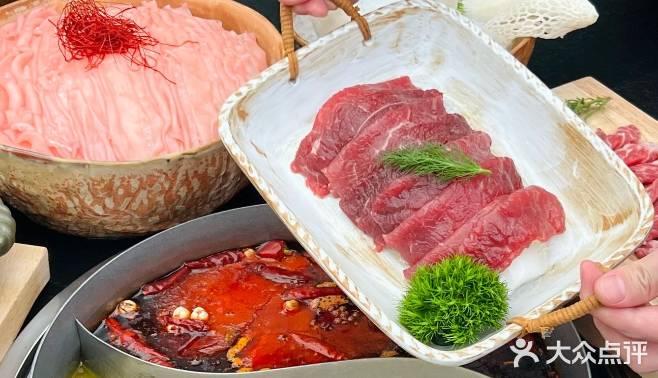 武汉太超前了 服务生颜值都这么高了吗⁉️