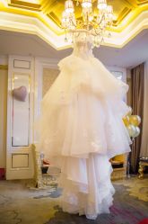 -禕·愫白婚纱商店