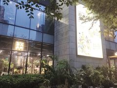 -瑞虹新天地月亮湾