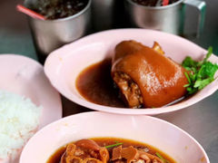 -Kha Mu Charoensang(Silom)