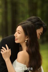-现代经典婚纱摄影