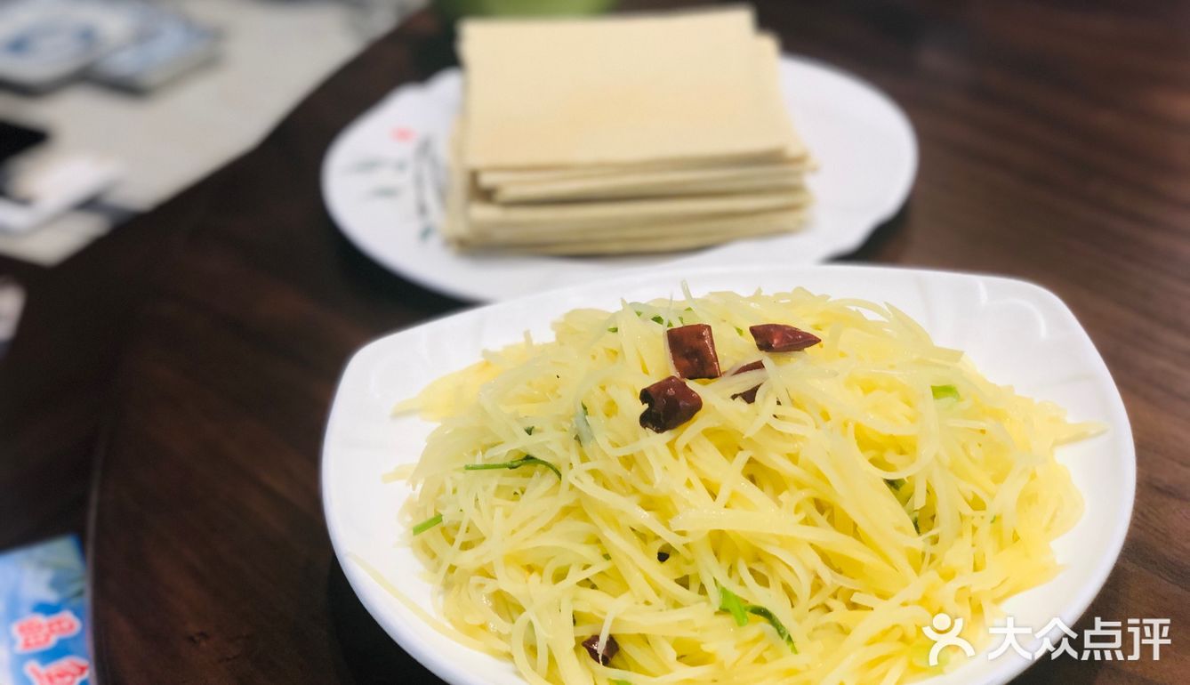 环境不错，上菜很快，服务员服务态度特别好，这一次公司