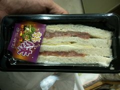 -华荣西饼屋(金禧店)
