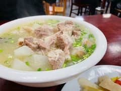 萝卜炖肘子-荣生萝卜汤饭店