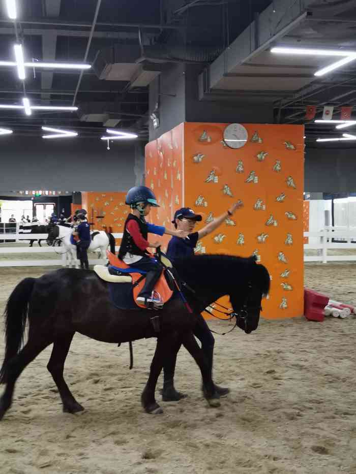 骑乐马术(广州奥体优托邦中心)-"城区居然还有室内马场,环境比一般的